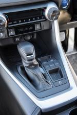 Toyota RAV4 Hybrid 2019 года (UK)
